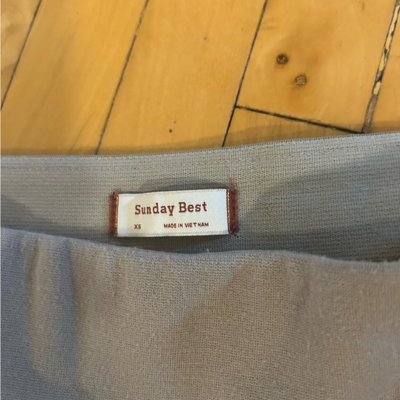 Aritzia skirt - Picture 2 of 3